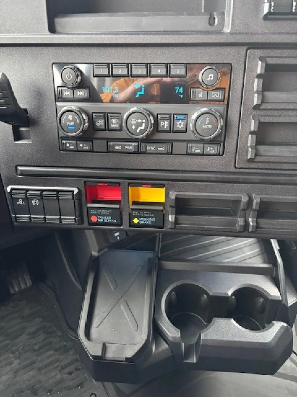 2026 Mack Pinnacle in Dunmore, PA — photo 10