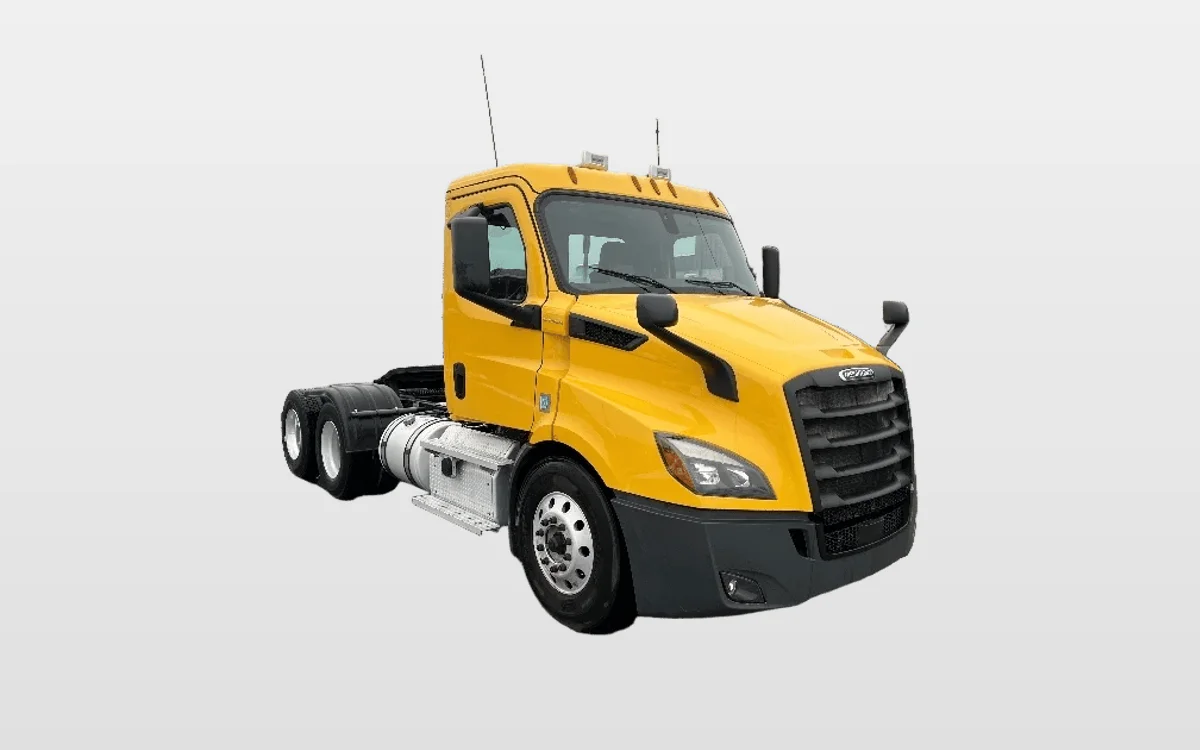 2020 Freightliner Cascadia - image 1