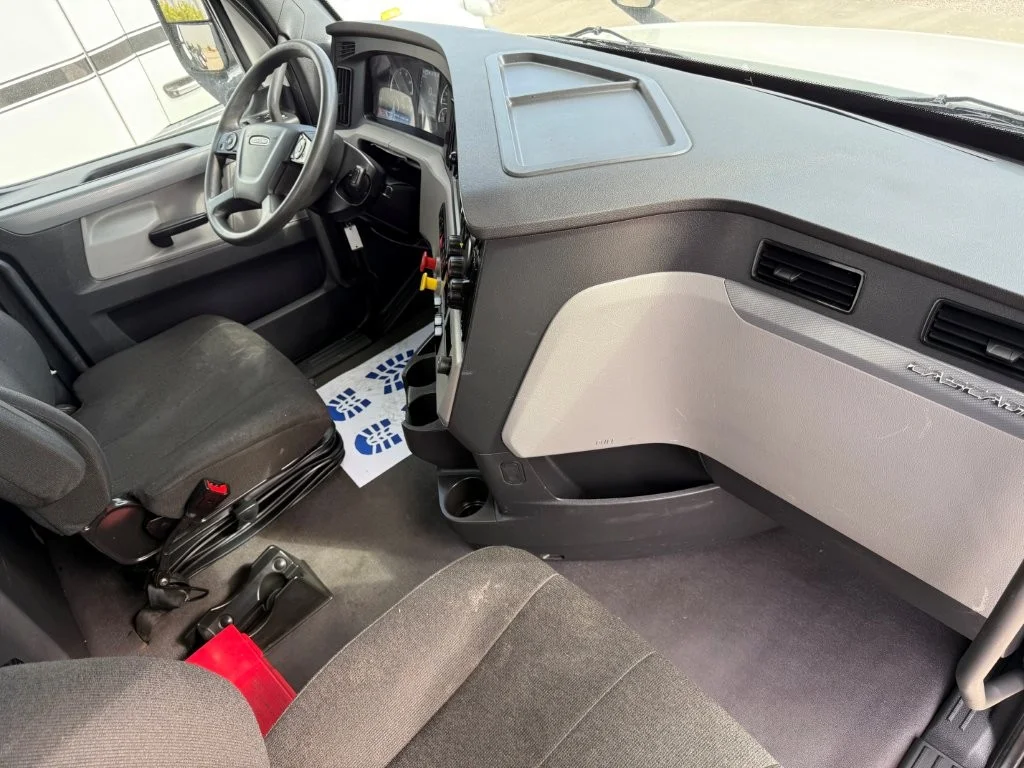 2021 Freightliner Cascadia - image 12