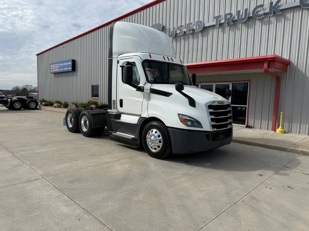 2021 Freightliner Cascadia - image 4