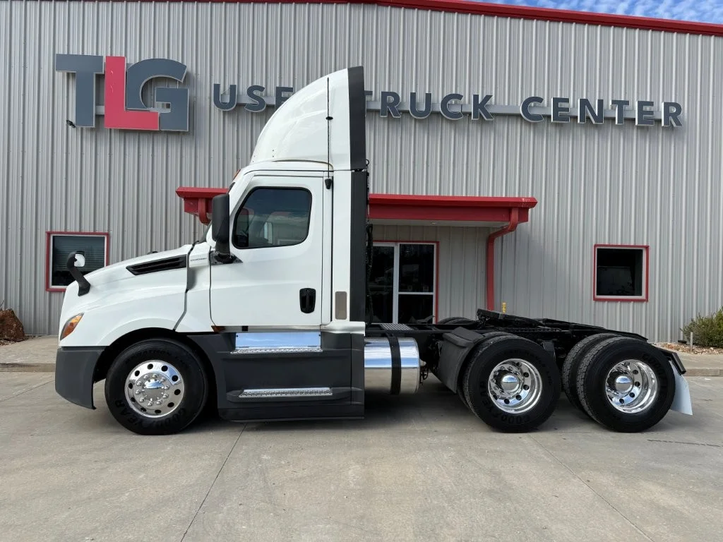 2021 Freightliner Cascadia - image 5