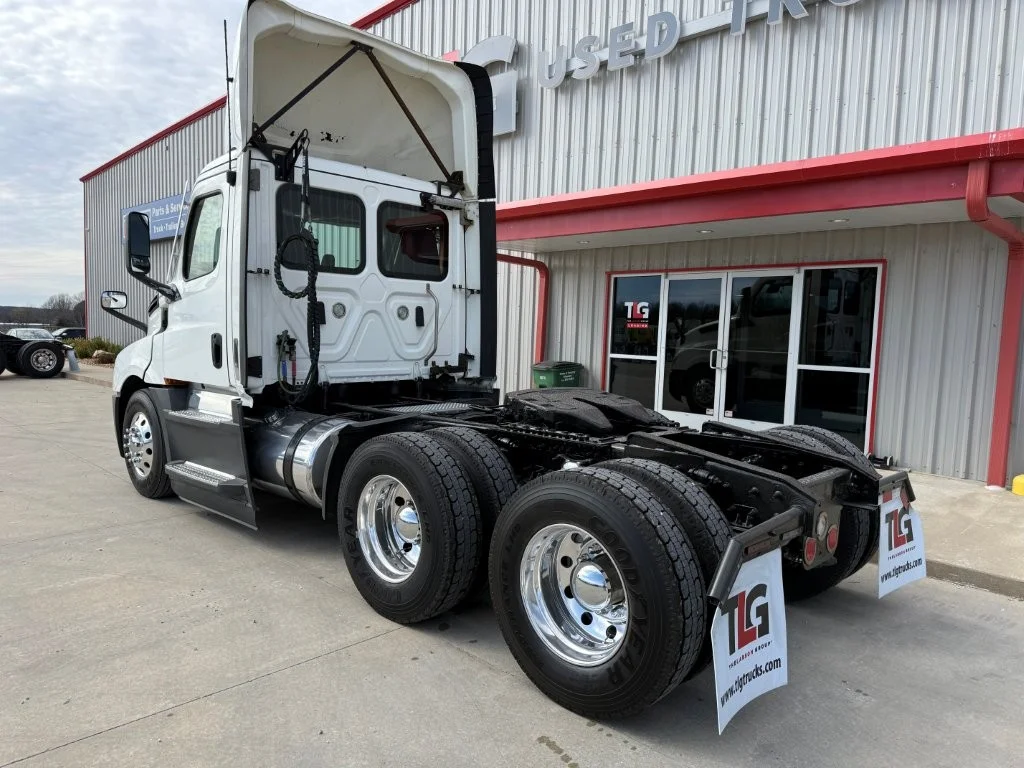 2021 Freightliner Cascadia - image 6