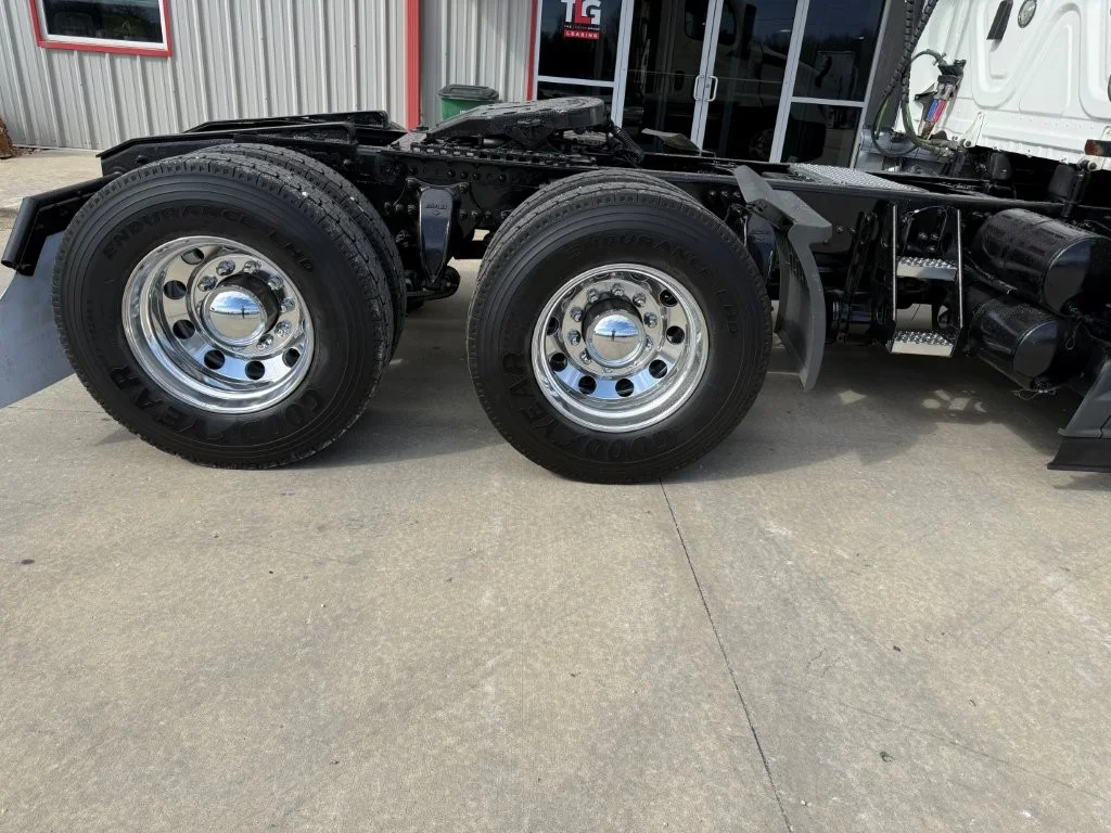 2021 Freightliner Cascadia - image 13