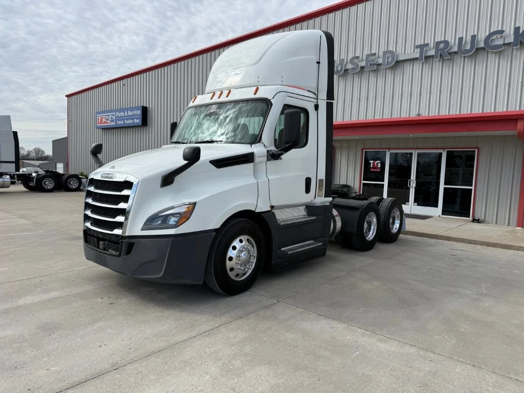 2021 Freightliner Cascadia - image 8