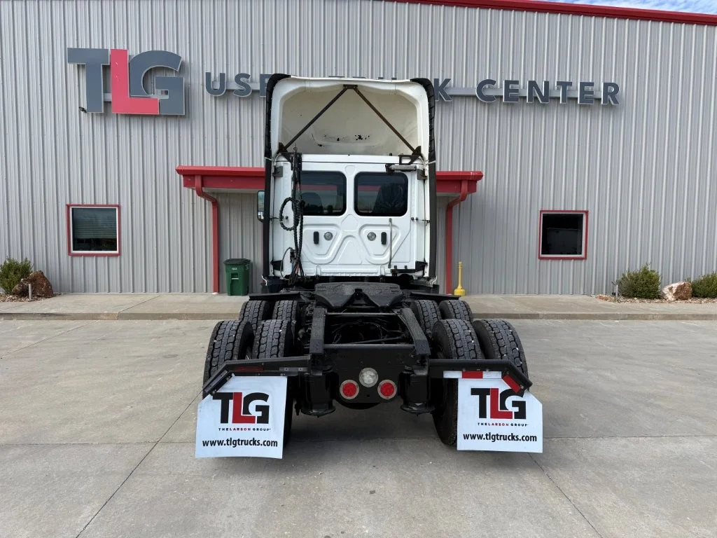 2021 Freightliner Cascadia - image 7