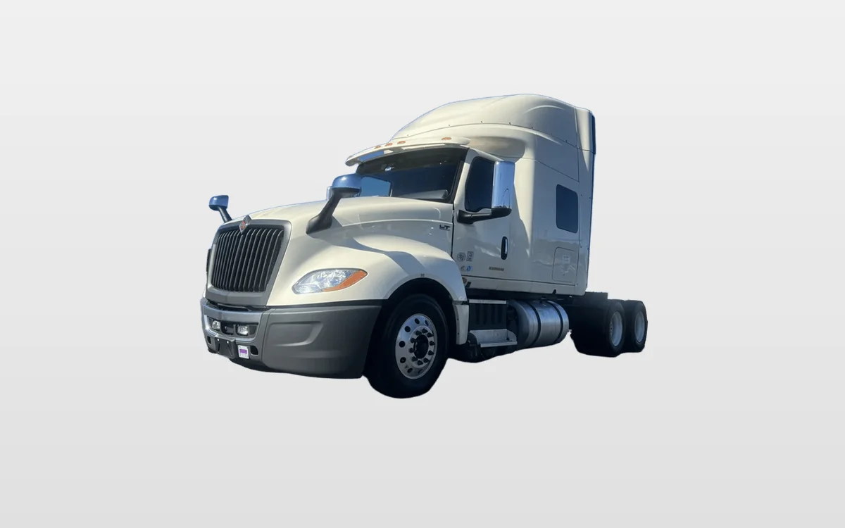 2022 International LT - image 1