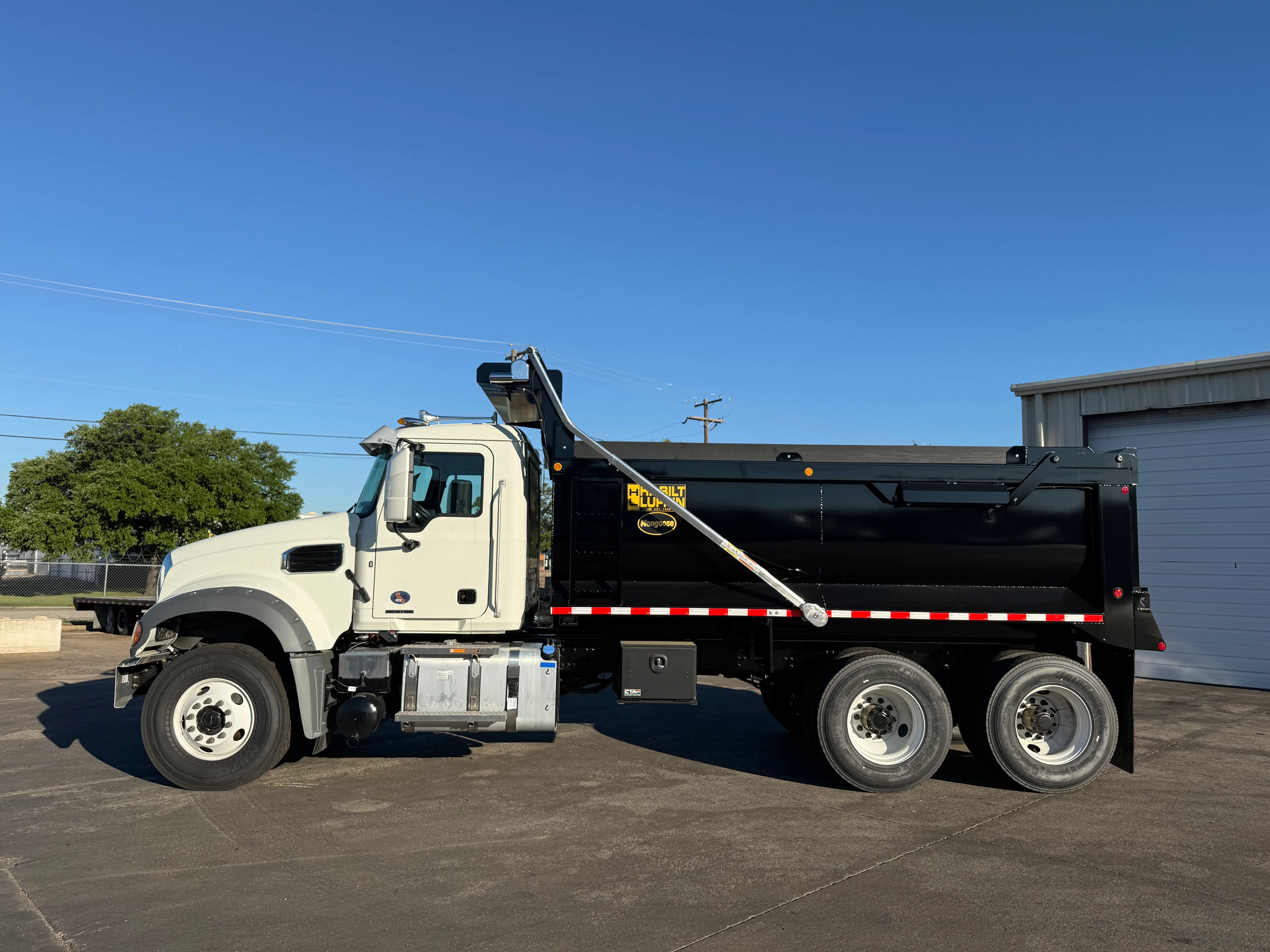 2026 Mack Granite in Dallas Irving Blvd, TX — photo 2
