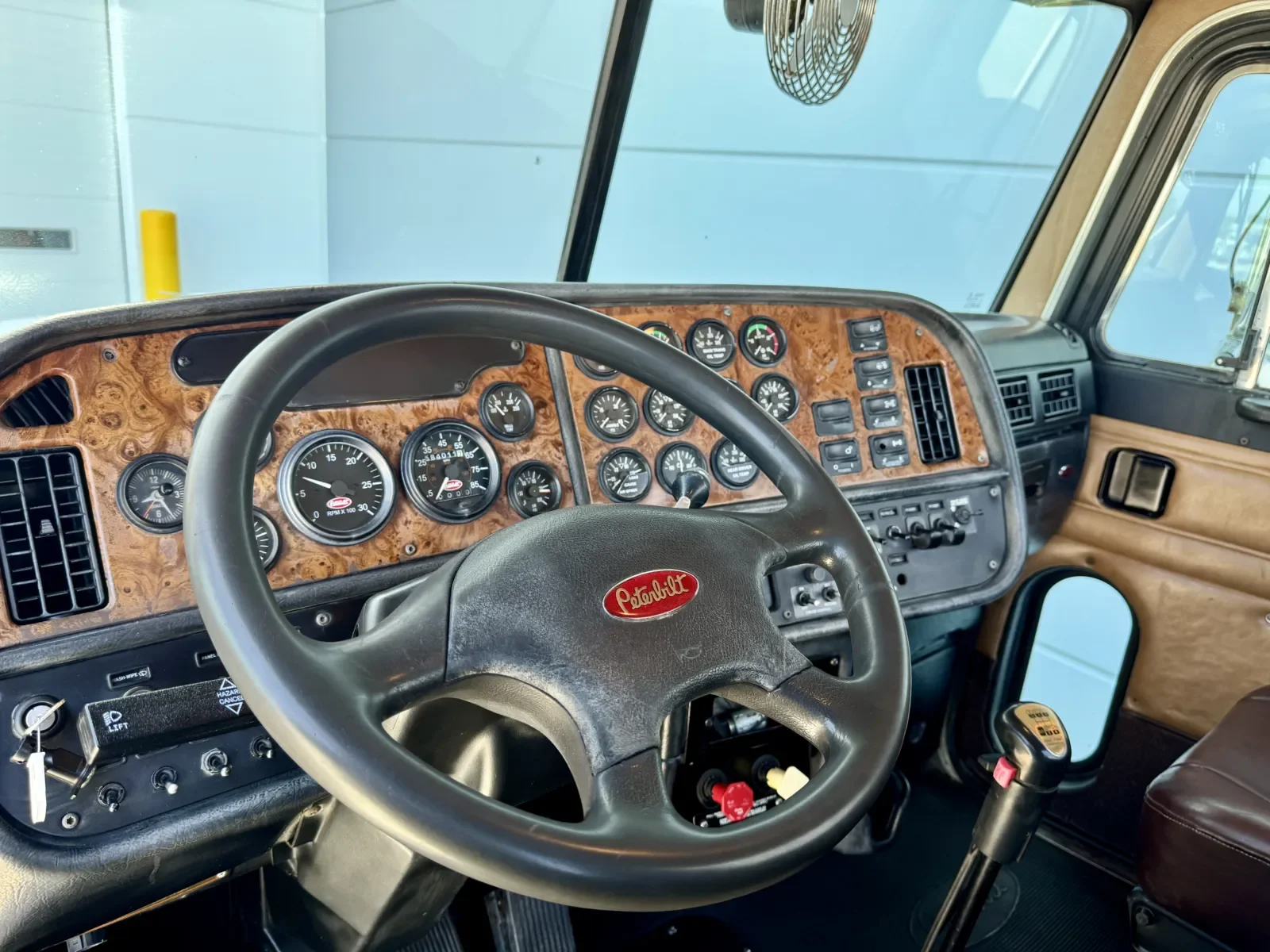 2001 Peterbilt in New Lenox, IL — photo 15