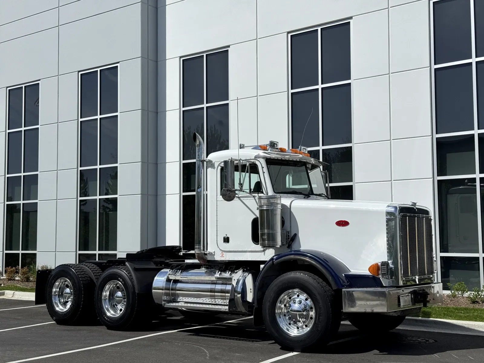2001 Peterbilt in New Lenox, IL — photo 2