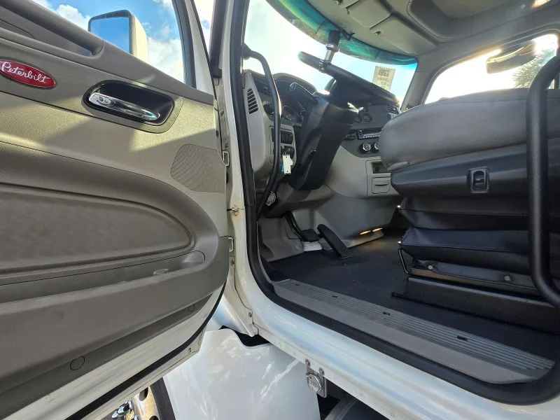 2022 Peterbilt 567 - image 3