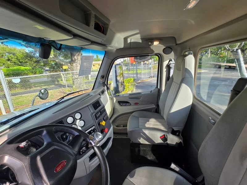 2022 Peterbilt 567 - image 4