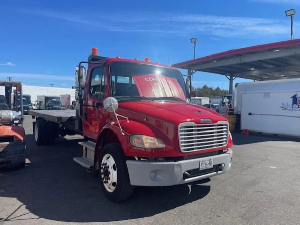2018 Freightliner M2 106 in Farmingdale, NY — photo 3