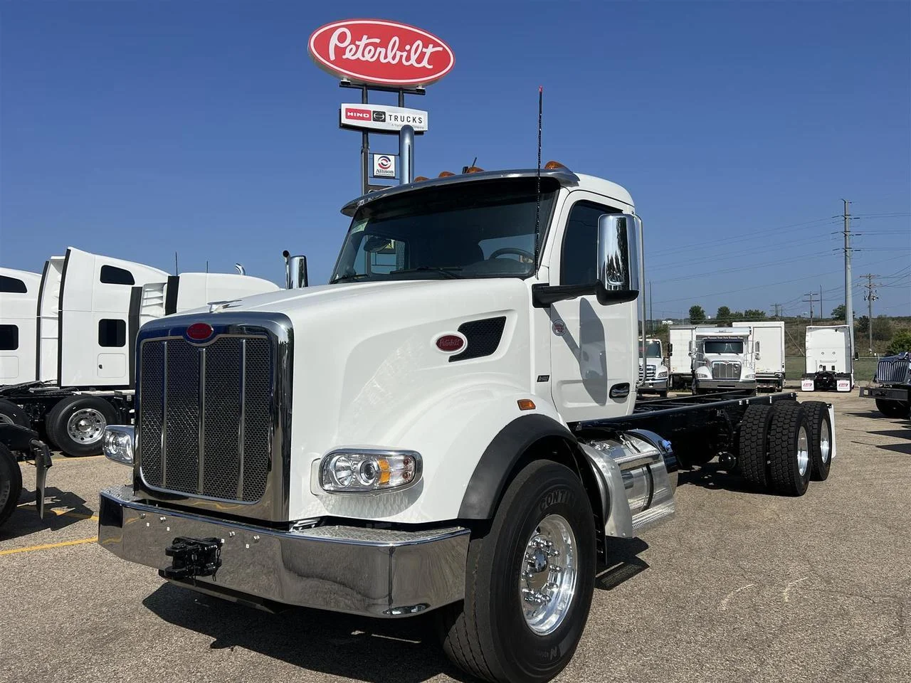 2027 Peterbilt 567 in South St. Paul, MN — photo 12