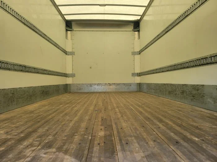 2019 Isuzu NRR - image 3