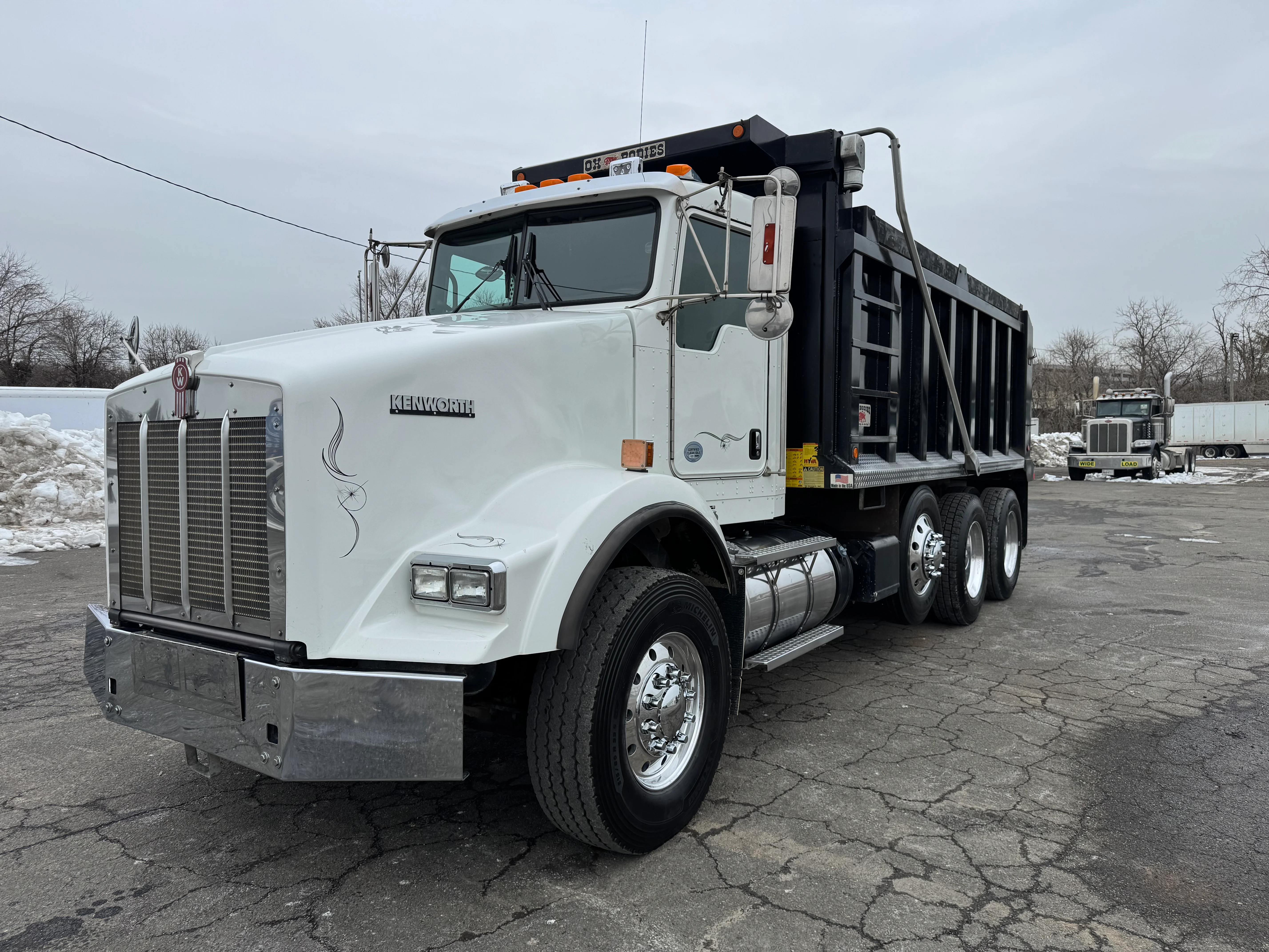 2021 Kenworth T800 - image 1