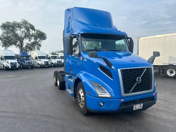 2020 Volvo VNR 640 in La Porte, IN