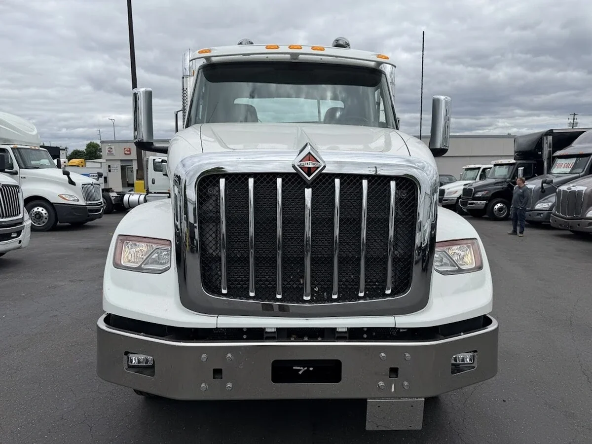 2025 International HX — photo 4