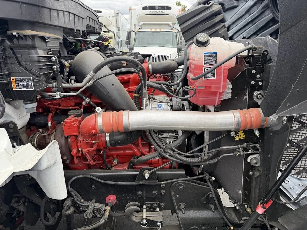 2025 International HX — photo 12