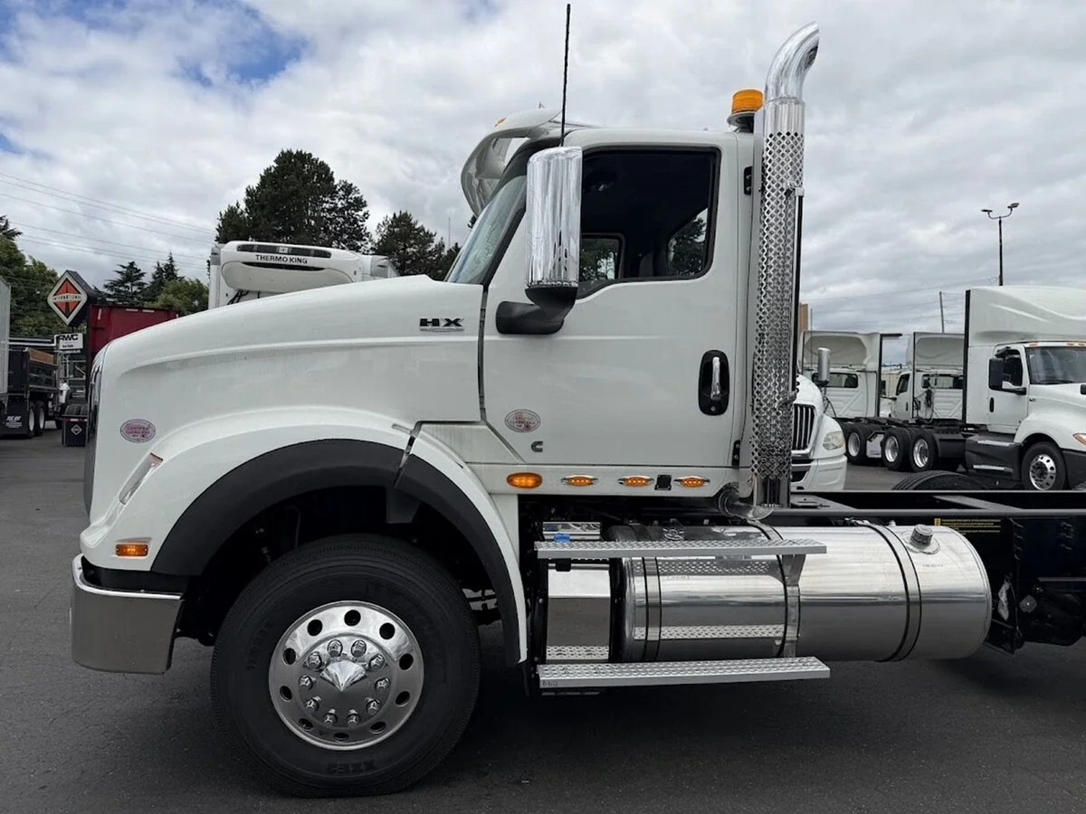 2025 International HX — photo 3
