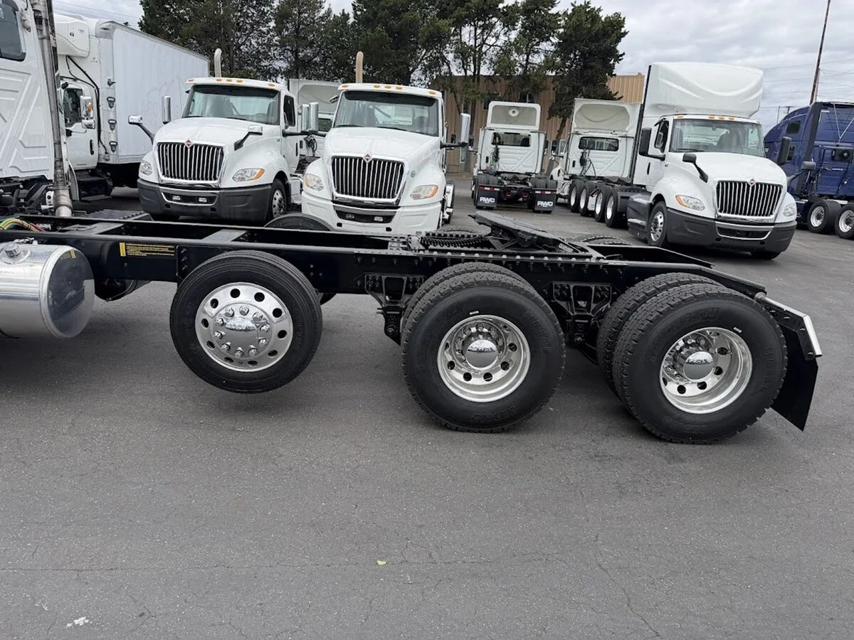 2025 International HX — photo 18