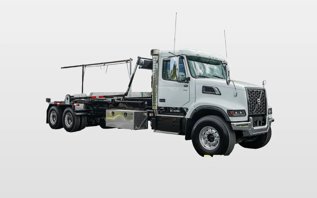 2025 Volvo - image 1