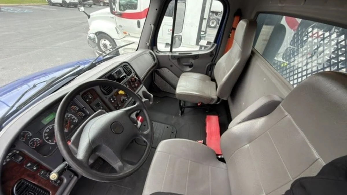 2020 Freightliner M2 106 in Allentown, PA — photo 10