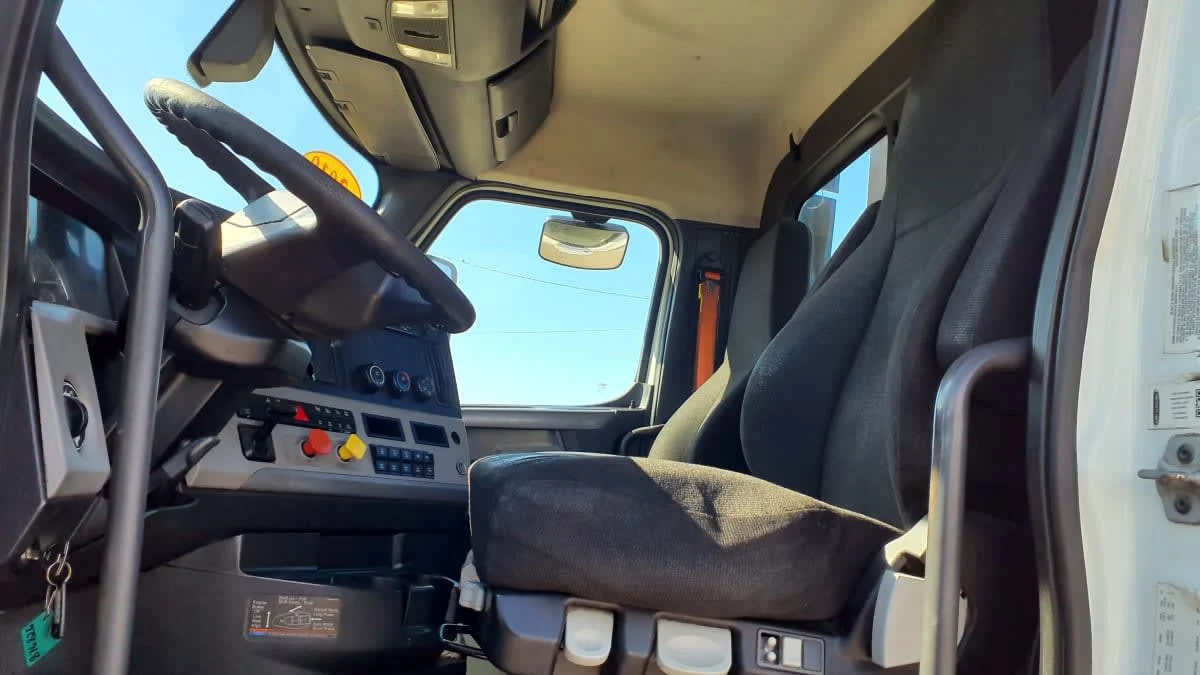 2019 Freightliner Cascadia in Birmingham, AL — photo 7