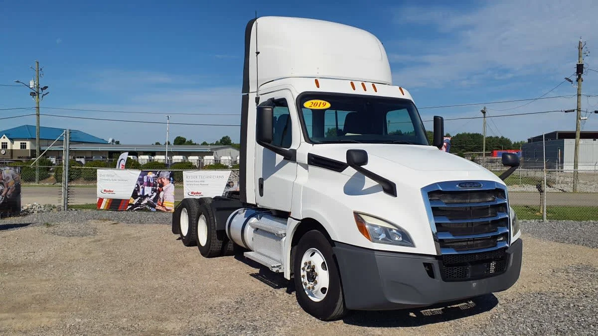 2019 Freightliner Cascadia in Birmingham, AL — photo 3
