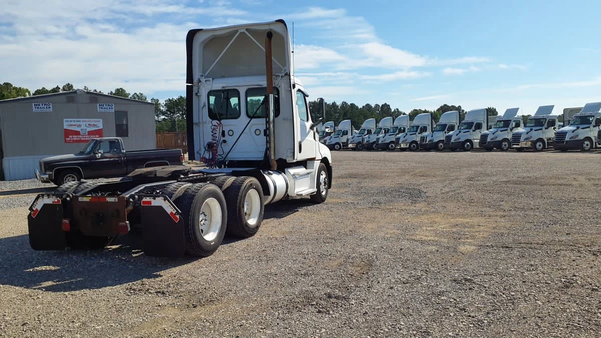 2019 Freightliner Cascadia in Birmingham, AL — photo 4