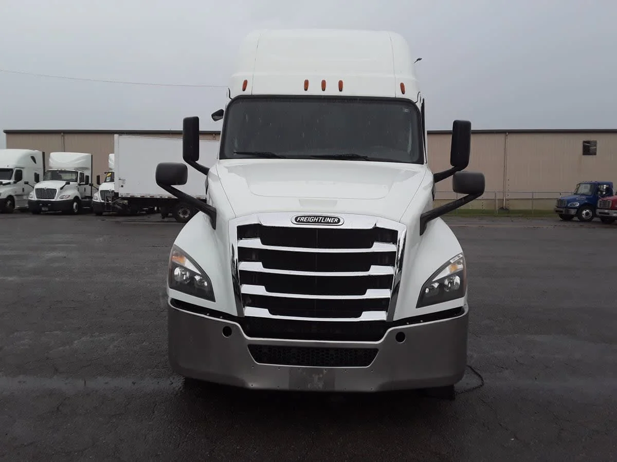 2020 Freightliner Cascadia in La Vergne, TN — photo 2