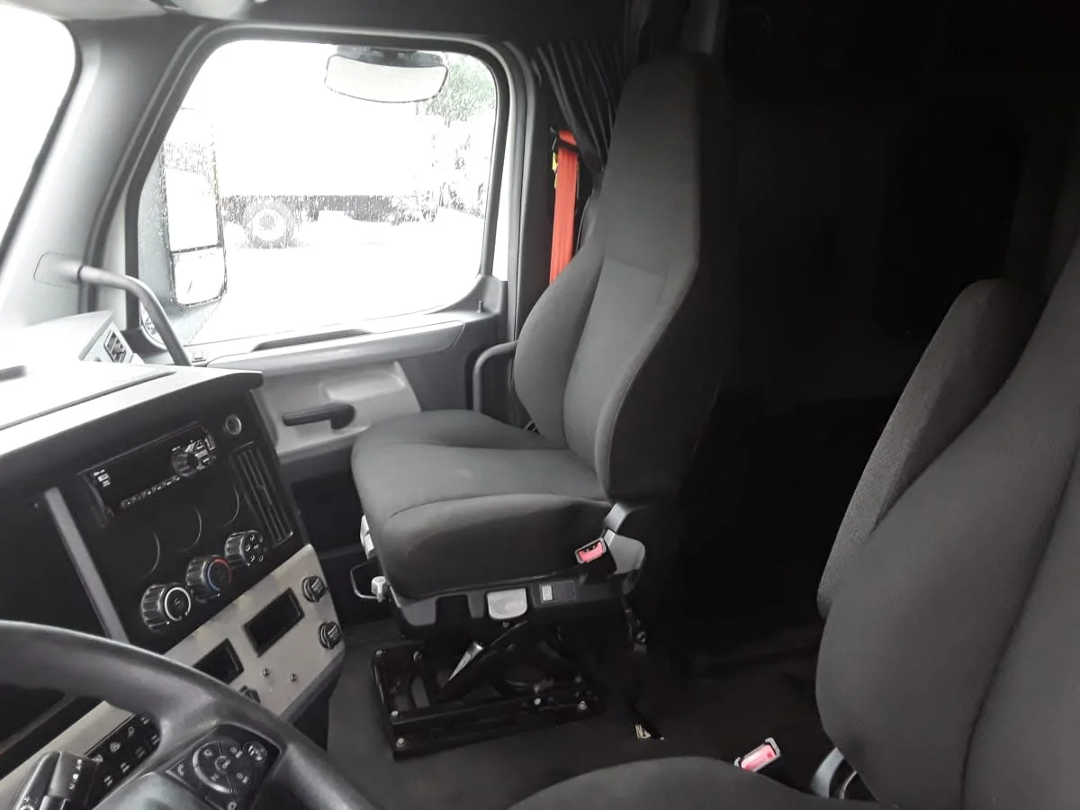 2020 Freightliner Cascadia in La Vergne, TN — photo 7