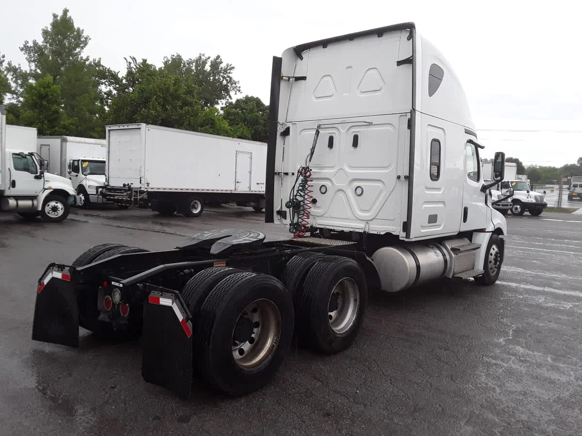 2020 Freightliner Cascadia in La Vergne, TN — photo 4