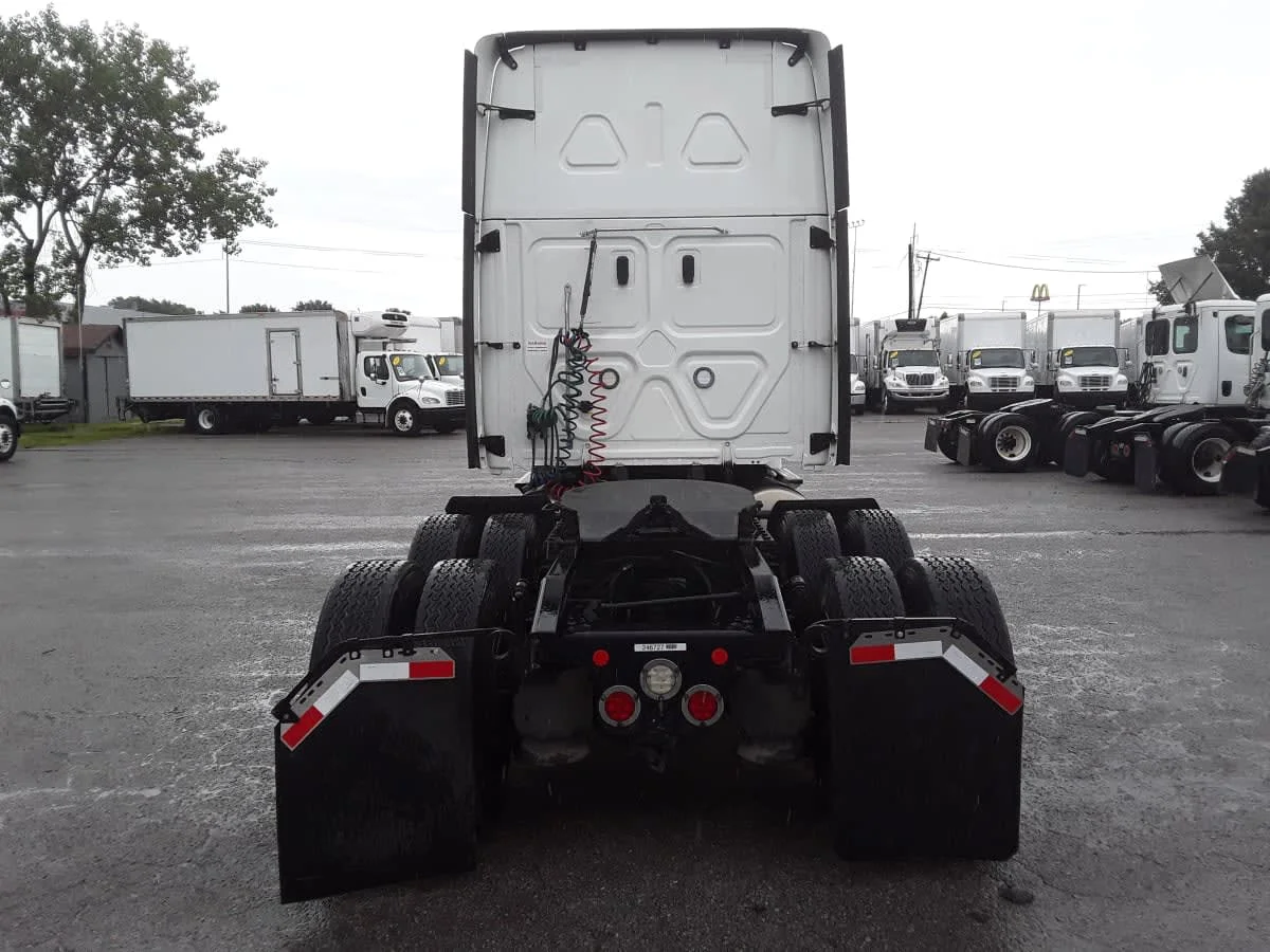 2020 Freightliner Cascadia in La Vergne, TN — photo 5
