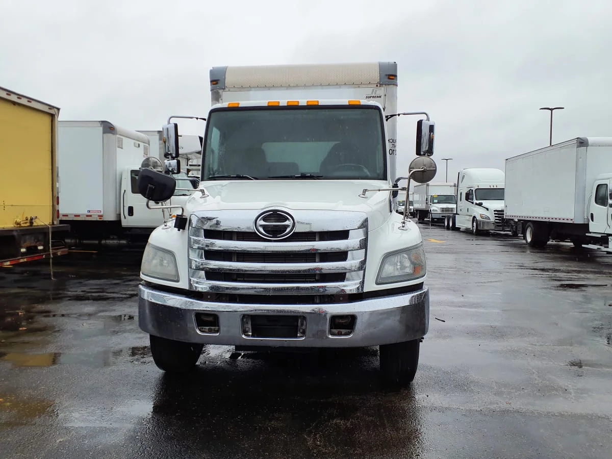 2016 Hino 338 - image 2