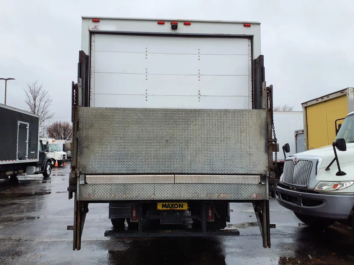 2016 Hino 338 - image 5