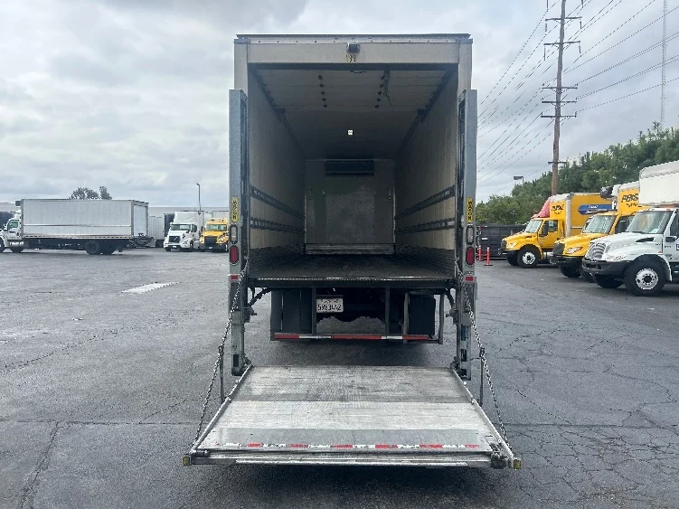 2019 Hino 338 in Torrance, CA — photo 9