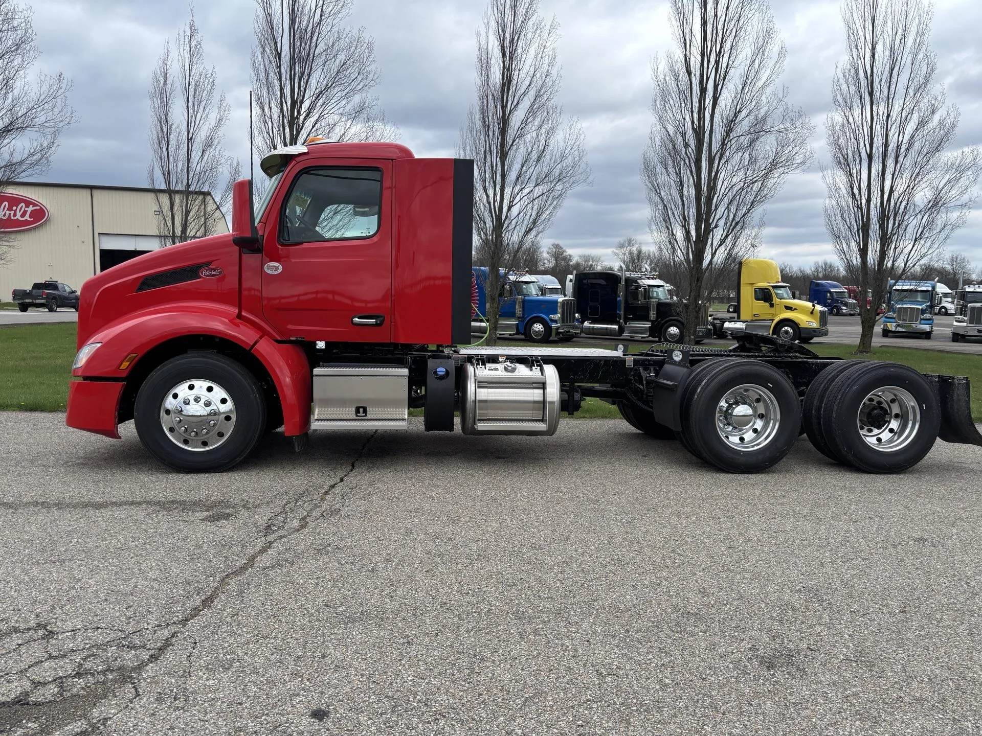 2027 Peterbilt 579 in Zanesville, OH — photo 5