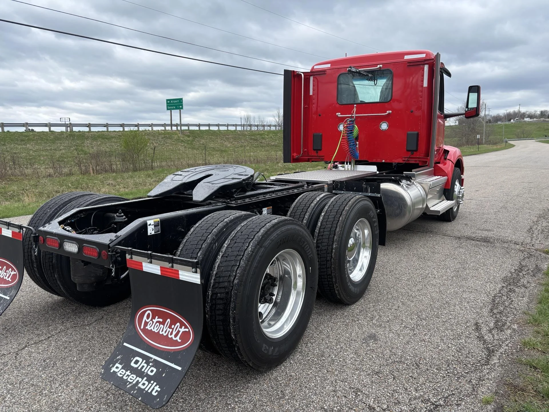 2027 Peterbilt 579 in Zanesville, OH — photo 3