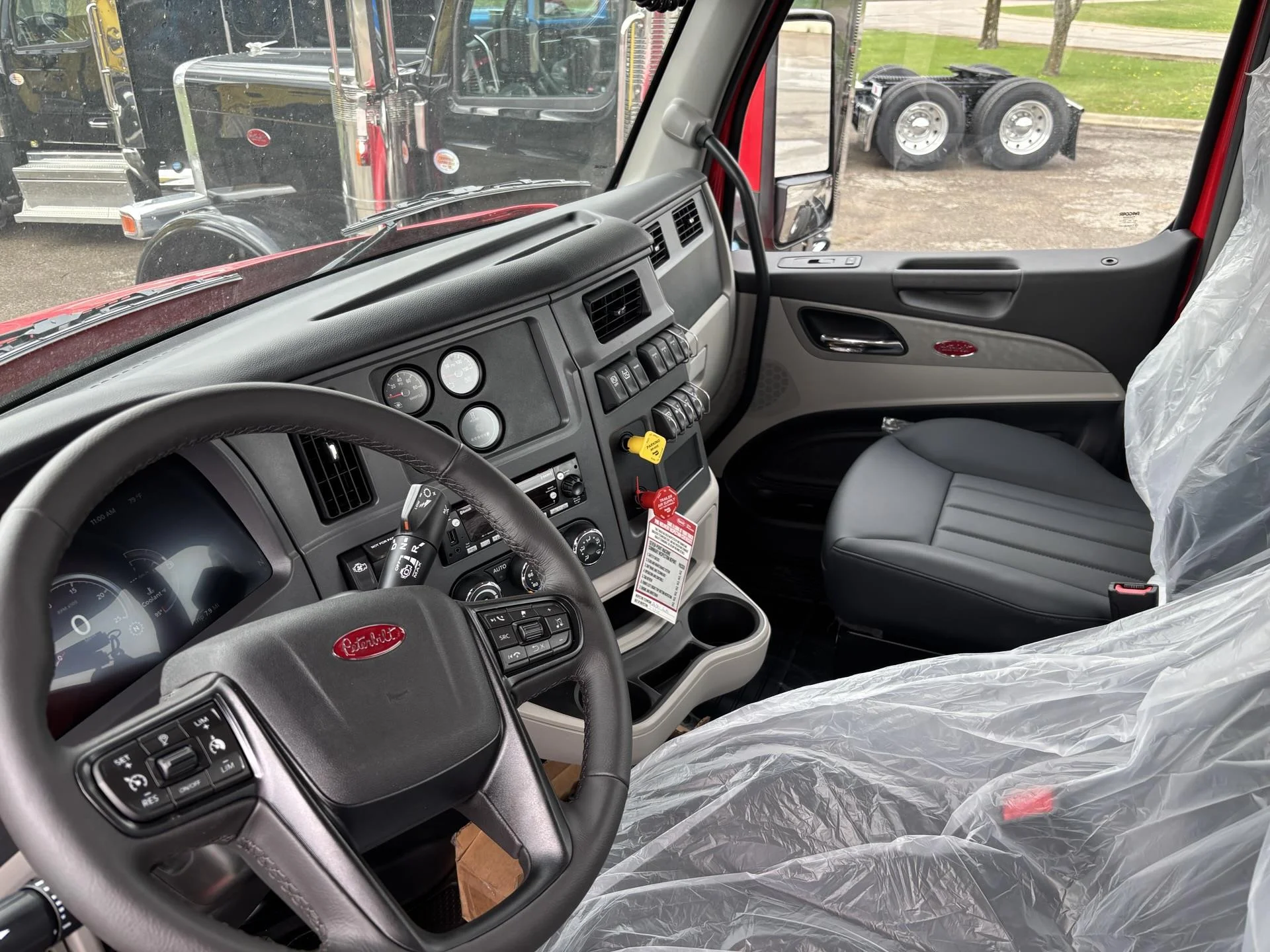 2027 Peterbilt 579 in Zanesville, OH — photo 11