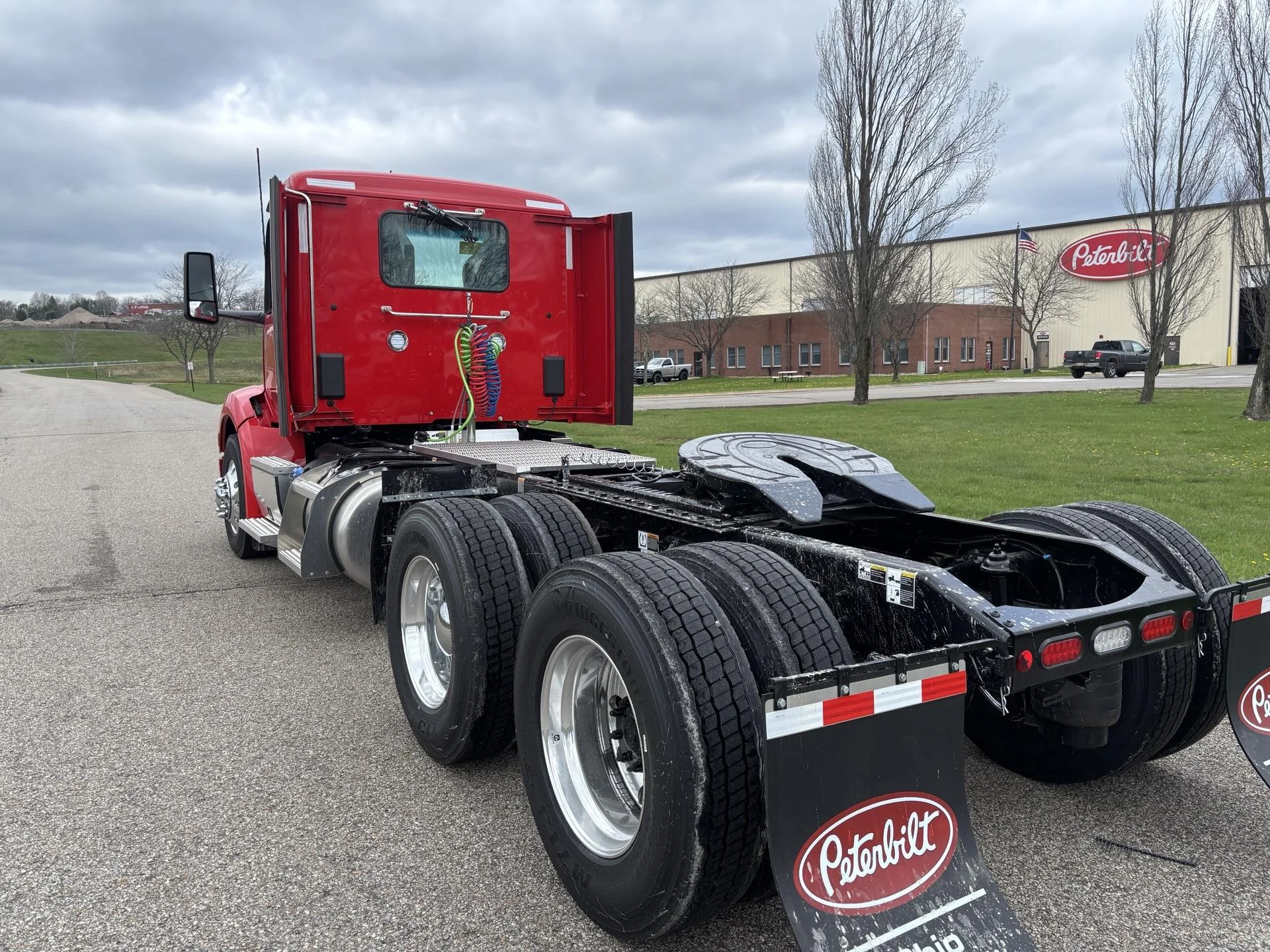 2027 Peterbilt 579 in Zanesville, OH — photo 4
