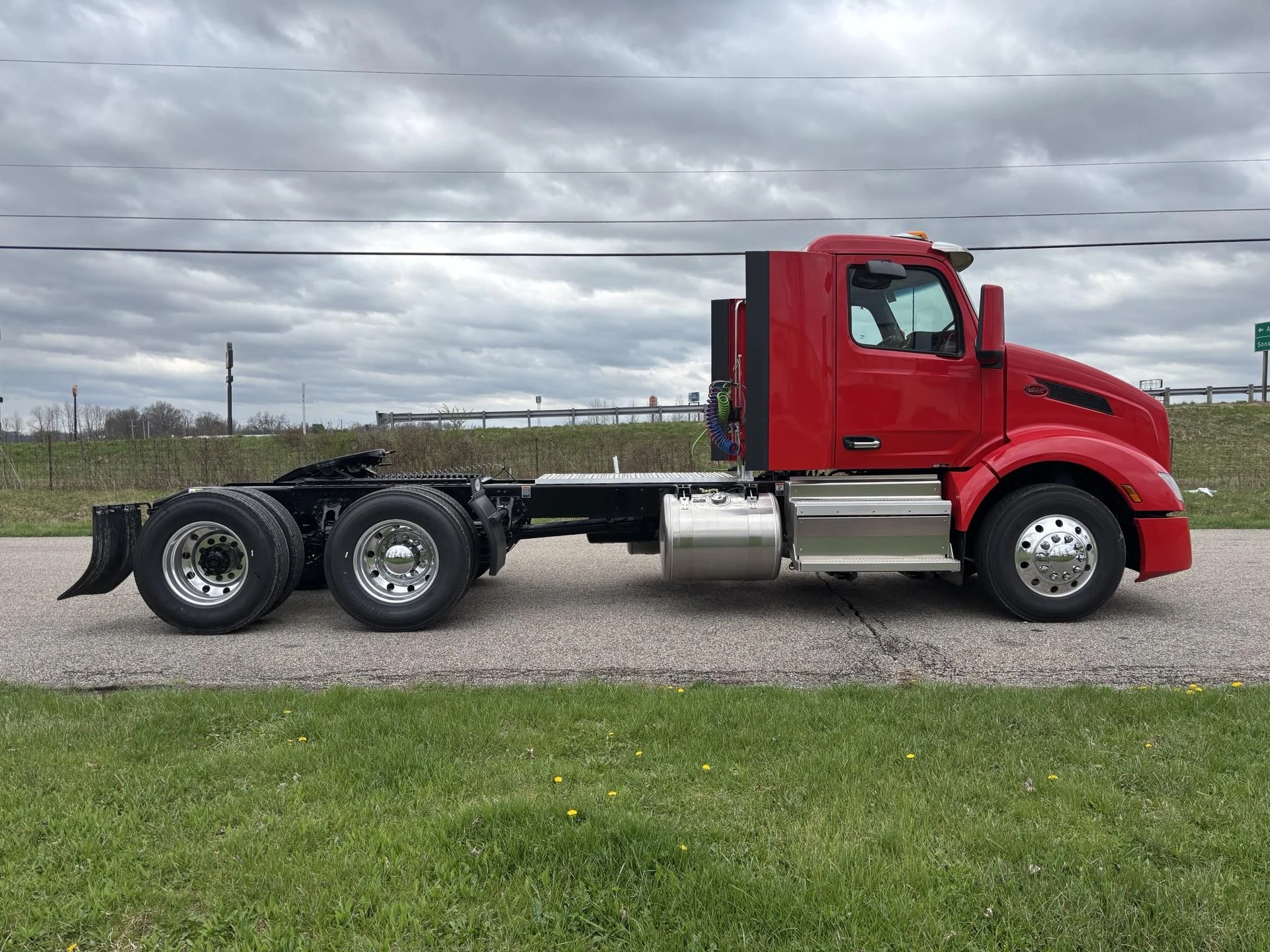 2027 Peterbilt 579 in Zanesville, OH — photo 6