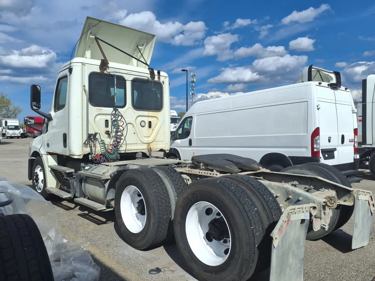 2019 Freightliner Cascadia in Cleveland, OH — photo 4