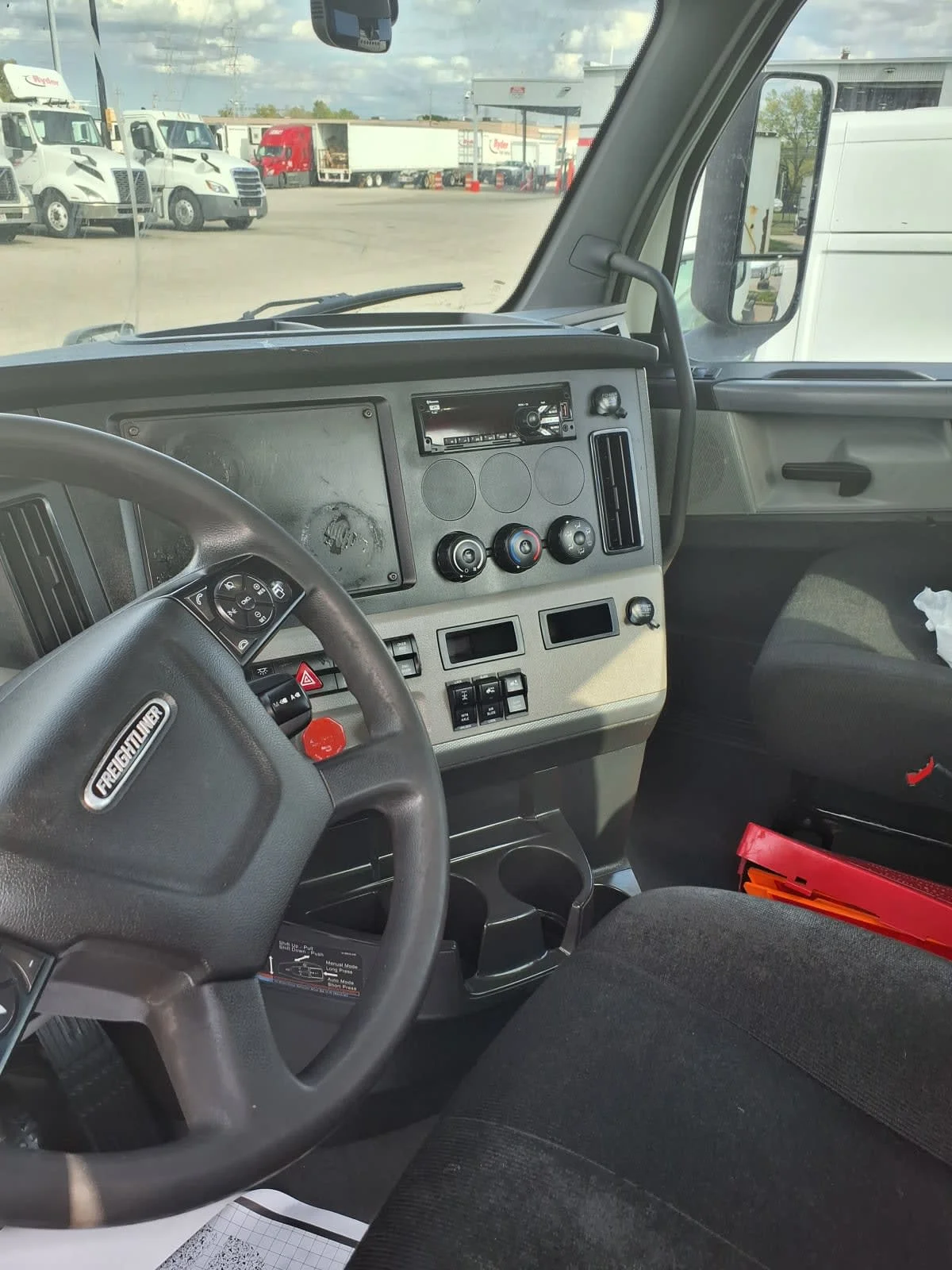 2019 Freightliner Cascadia in Cleveland, OH — photo 7