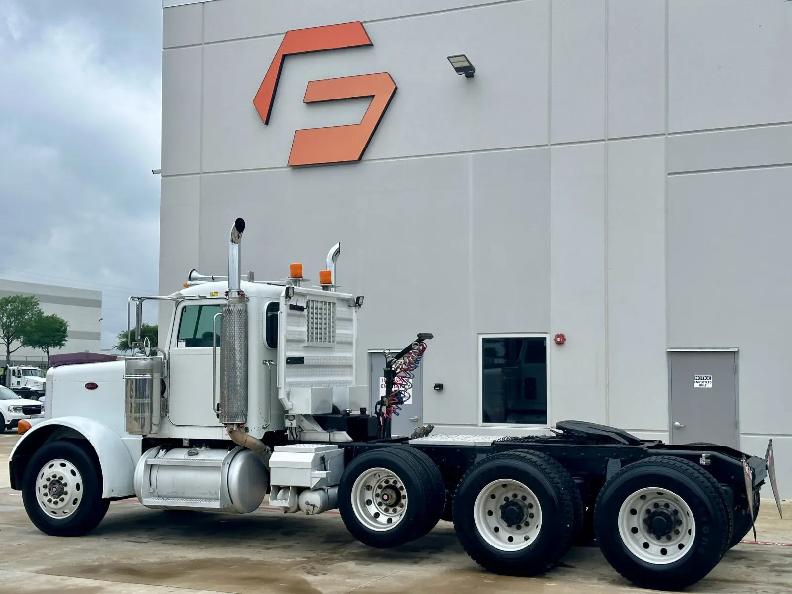 2005 Peterbilt 379 in Hutchins, TX — photo 6