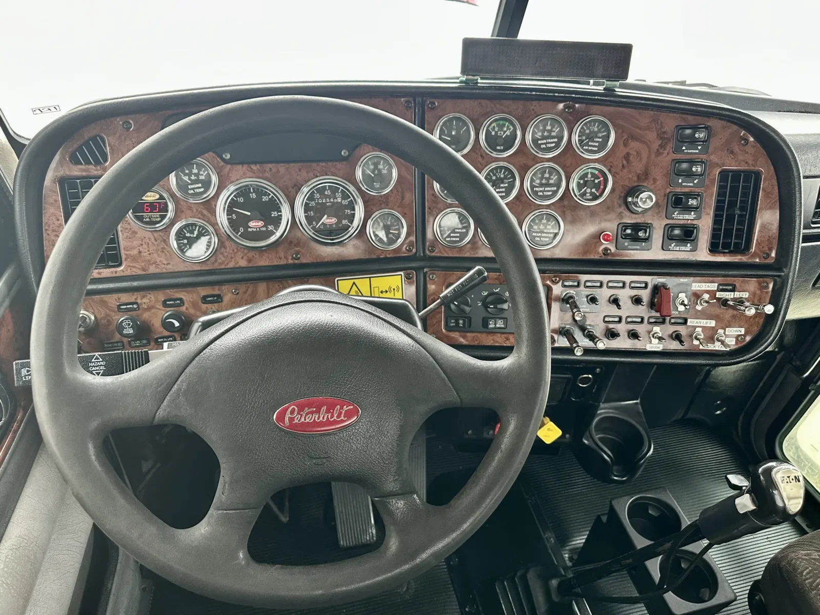 2005 Peterbilt 379 in Hutchins, TX — photo 16