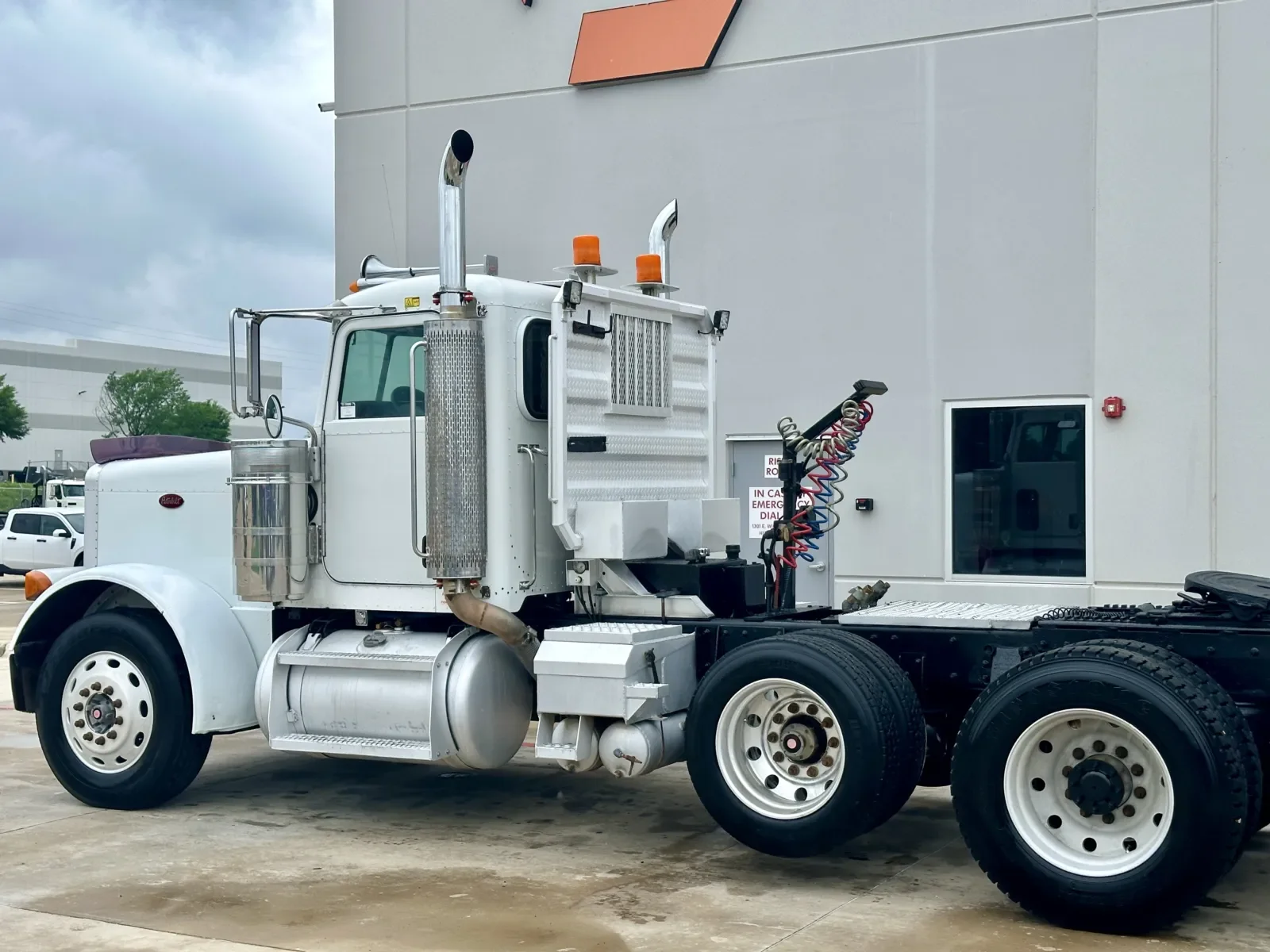 2005 Peterbilt 379 in Hutchins, TX — photo 8
