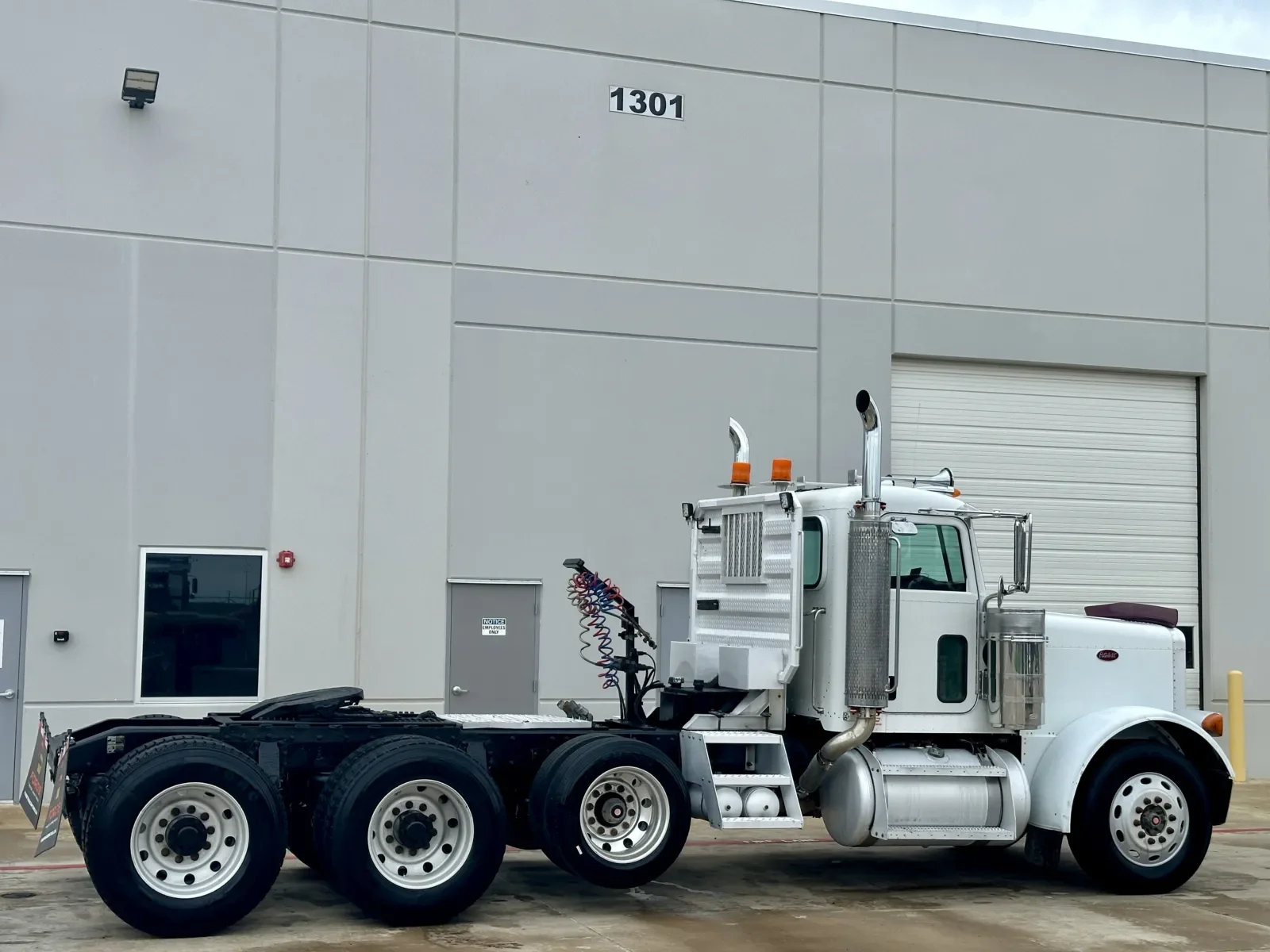2005 Peterbilt 379 in Hutchins, TX — photo 5
