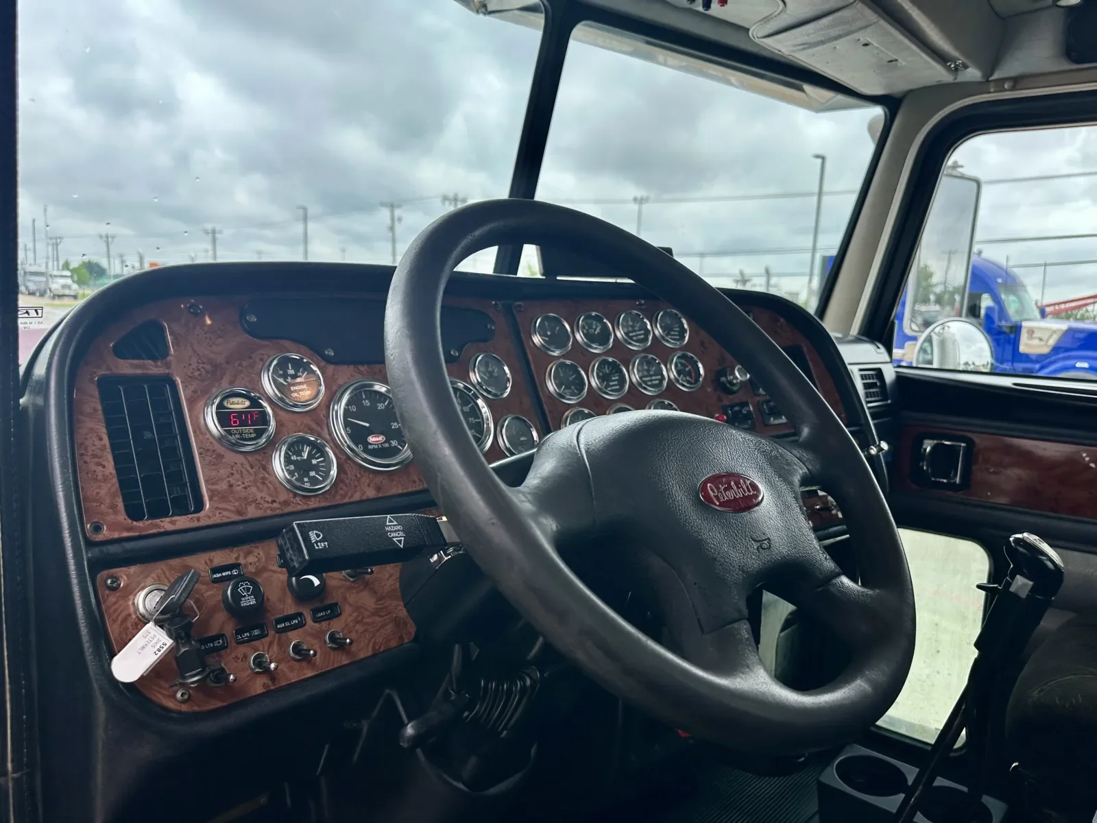 2005 Peterbilt 379 in Hutchins, TX — photo 15