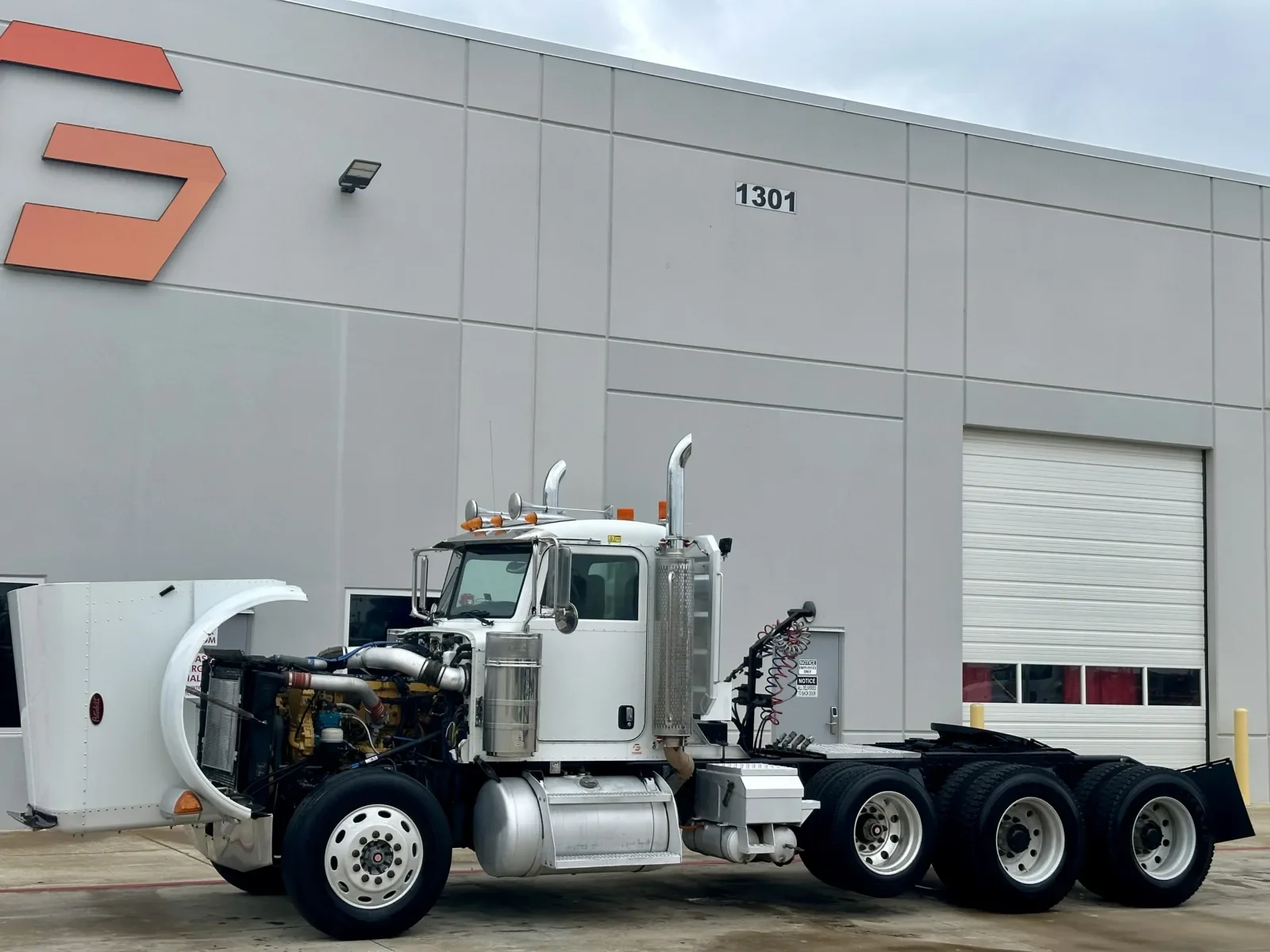 2005 Peterbilt 379 in Hutchins, TX — photo 10