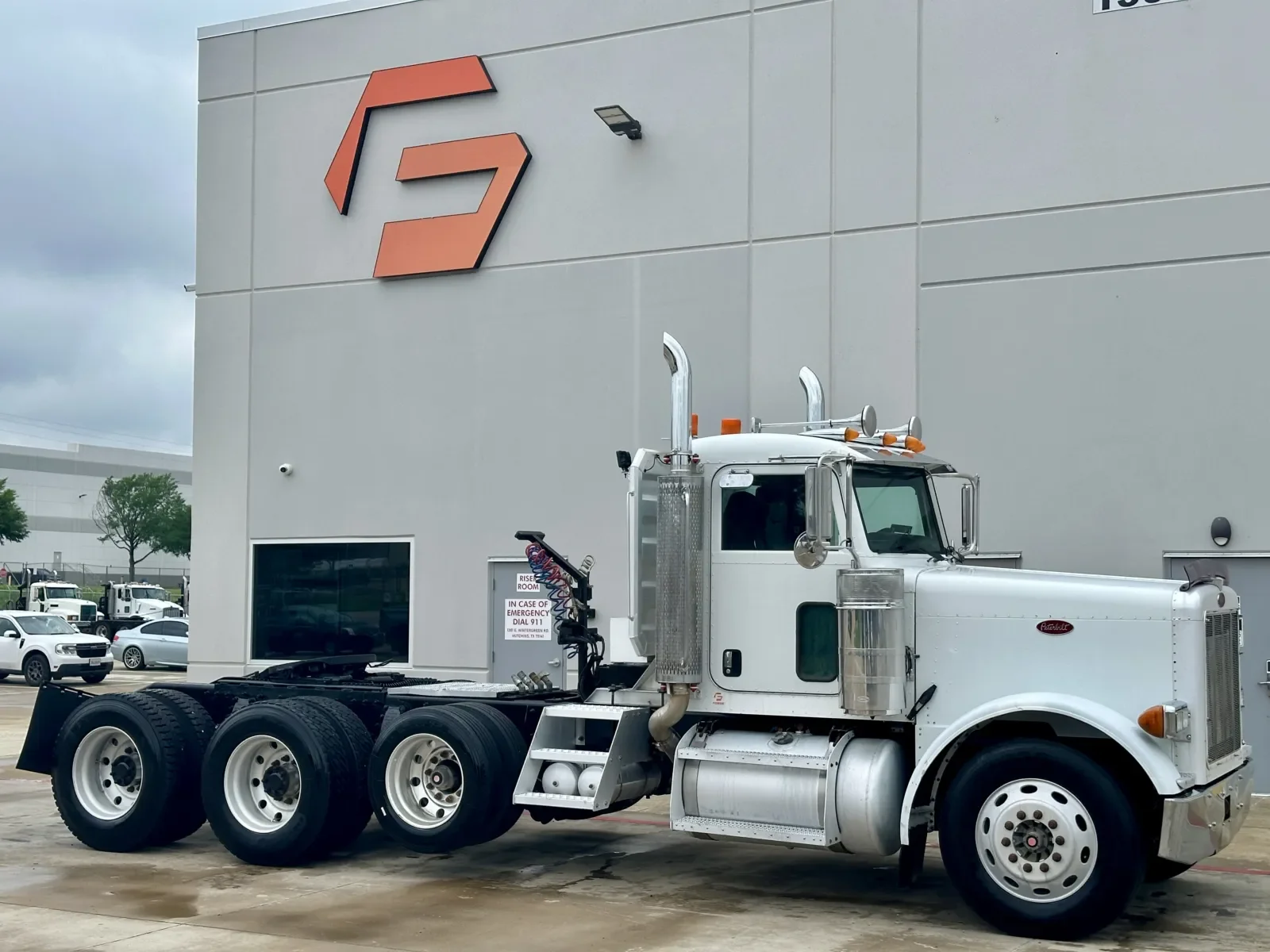 2005 Peterbilt 379 in Hutchins, TX